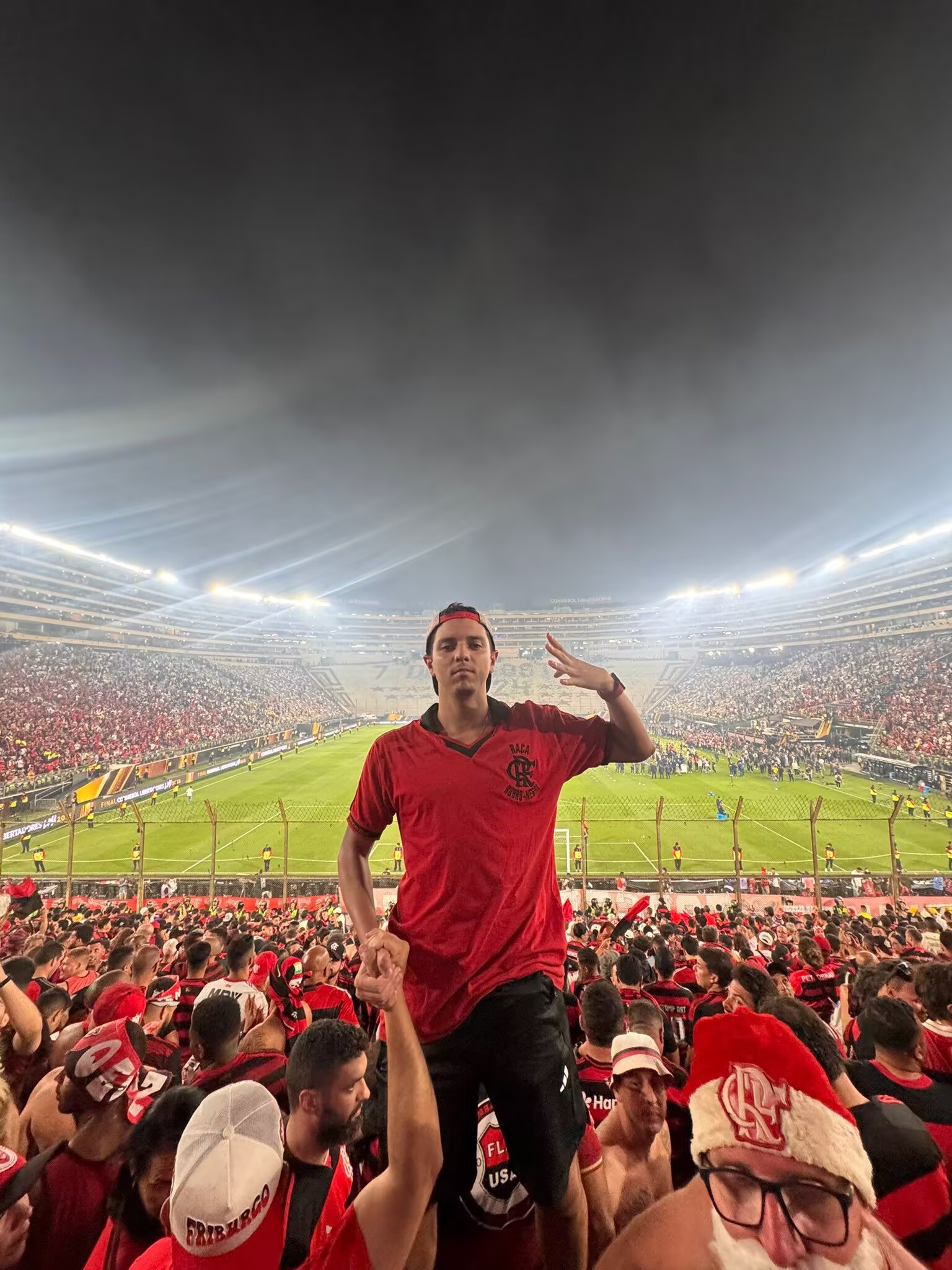 Cómo reemplazar focos de 2000 W y 1000 W por LED en estadios de fútbol