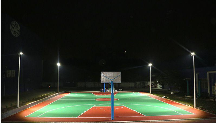 Reemplazo de reflectores 1000W y 2000W por LED en estadio deportivo